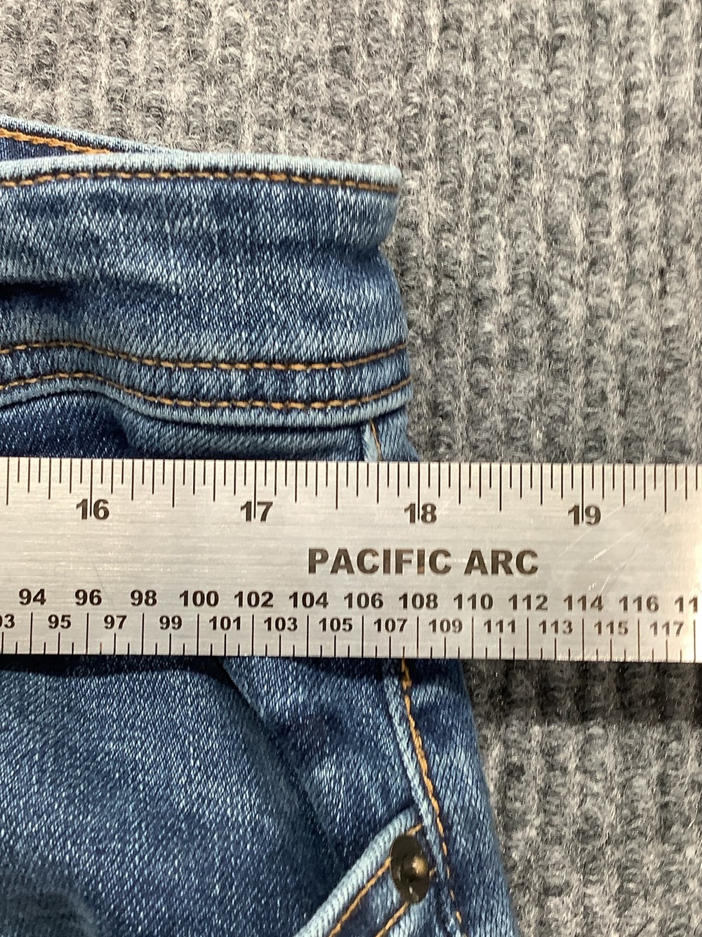 Men's Straight-Leg Denim Jeans in Medium Blue - Picture 3 of 4